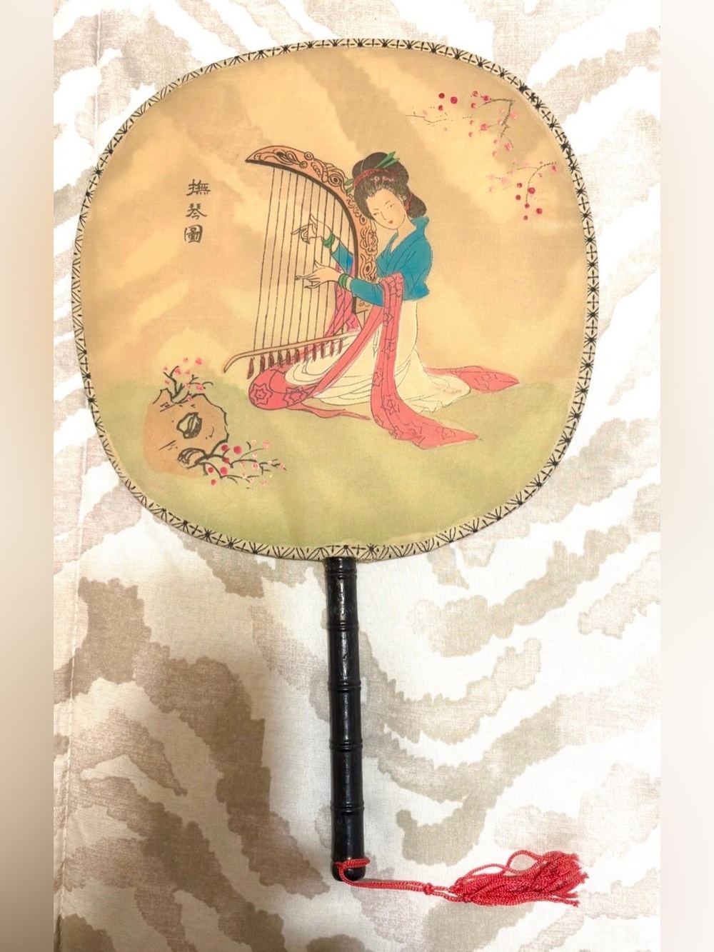 Beautiful Vintage Traditional Chinese Round Silk Screen Paddle Fan